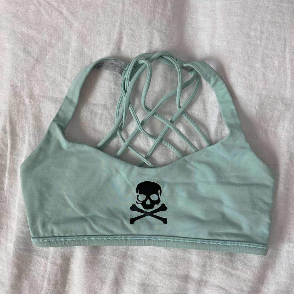 Lululemon free to be wild bra